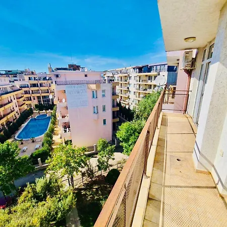 Vibes Flat 4 You, Sunny Sunny Beach
