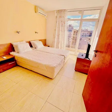 Vibes Flat 4 You, Sunny