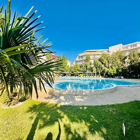 Apartment Vibes 4you, Sunny Slantschew brjag