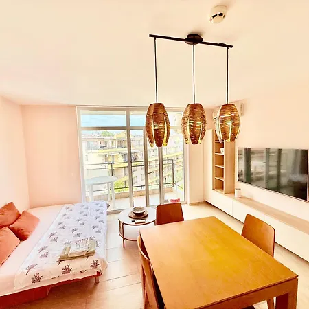 Vibes Flat 4 You, Sunny Słoneczny Brzeg
